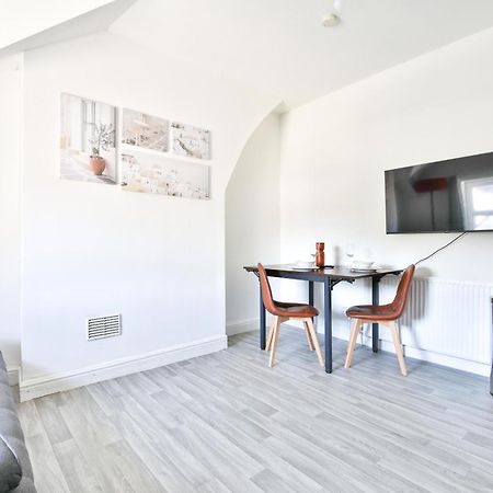 Super King Bed, Walking Distance To City Centre Apartment Cardiff Exterior foto